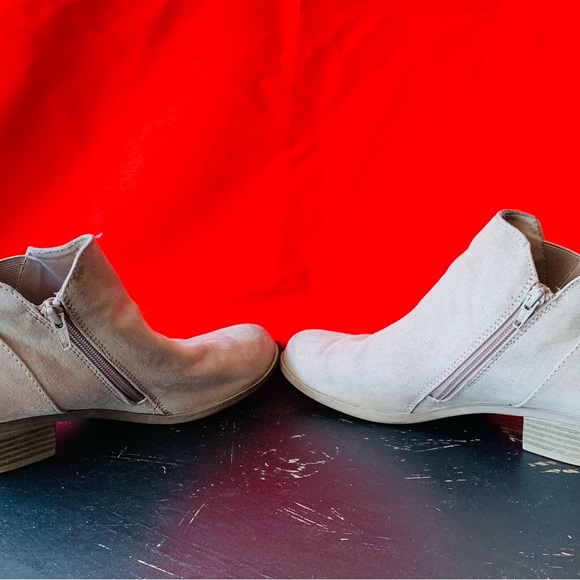 Arizona Suede Bootie Boots. Size 9 1/2 Wide. Zipper Side. Wear Noted on Pics. - Picture 3 of 8